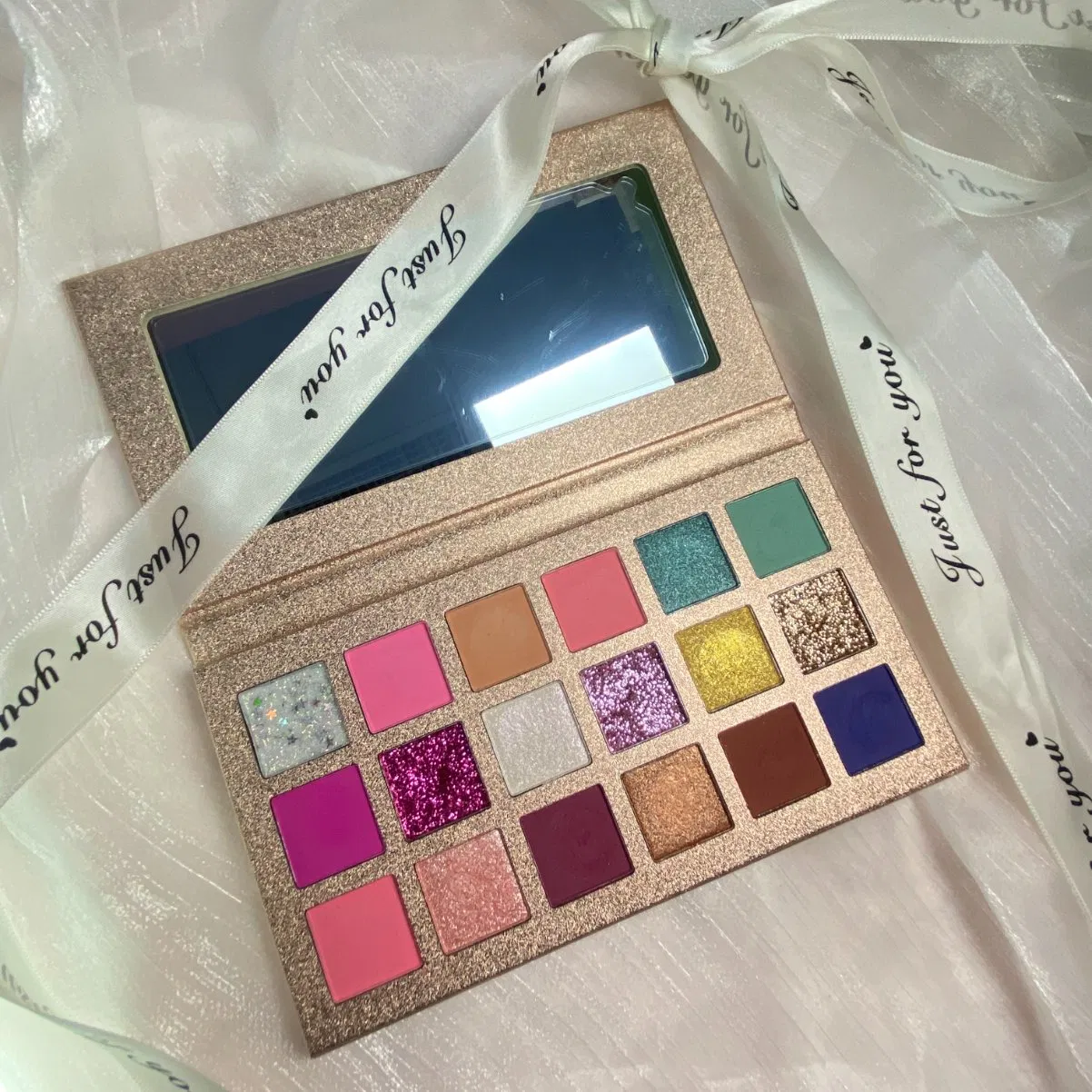 18 Colors Glitter Eye Shadow Compact Eye Catching Makeup Customized Exquisite High Quqlity Eyeshadow Palette