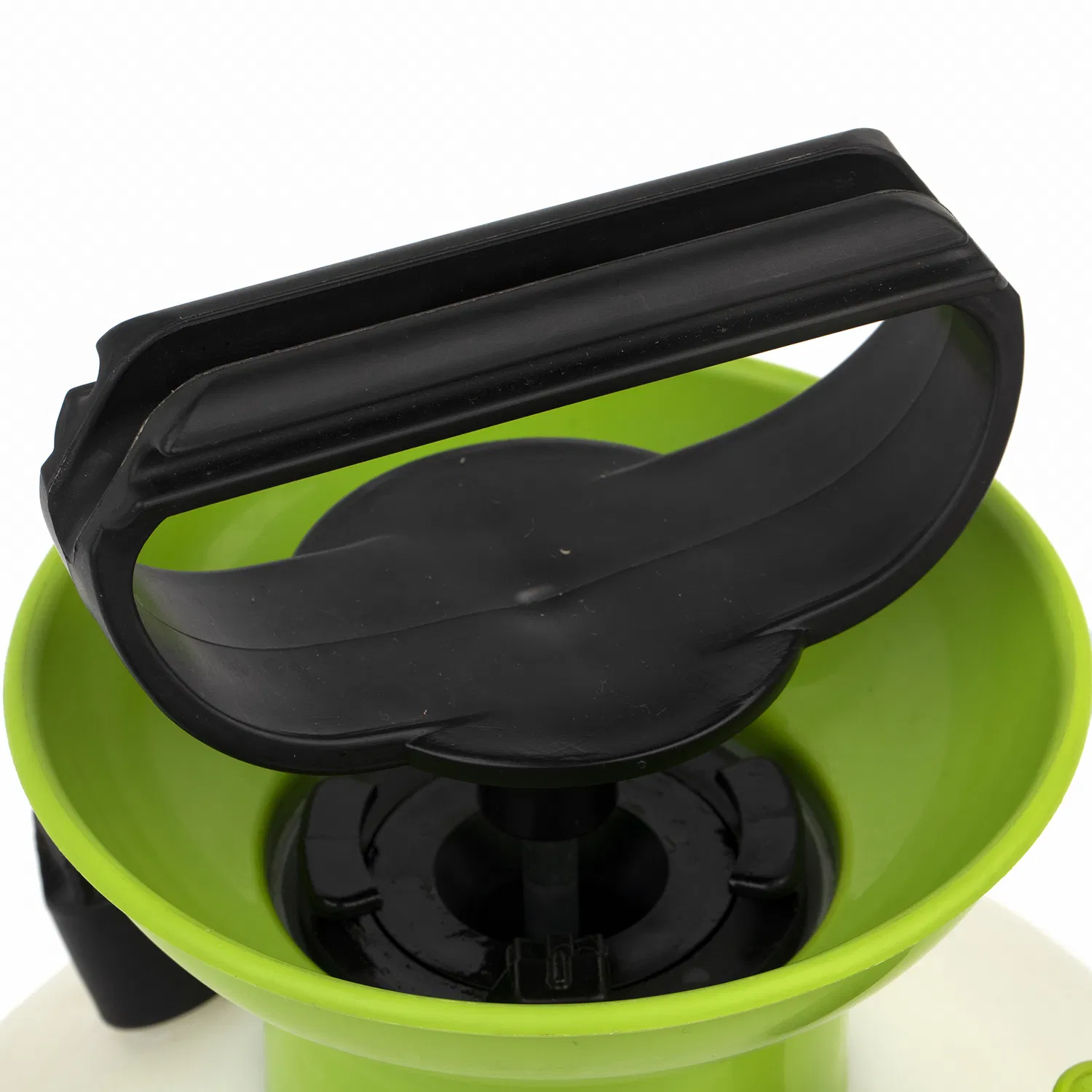 6L Portable Manual Pressure Sprayer with Shoulder Strap for Garden Irrigation