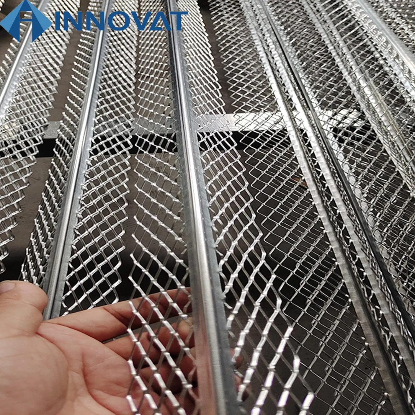 Aluminum Expanded Metal Corner Angle Bead Factory Price Plastering Wall Protection Stretch Stucco Expanded G. I Galvanized Steel Metal Drywall Angle Corner Bead