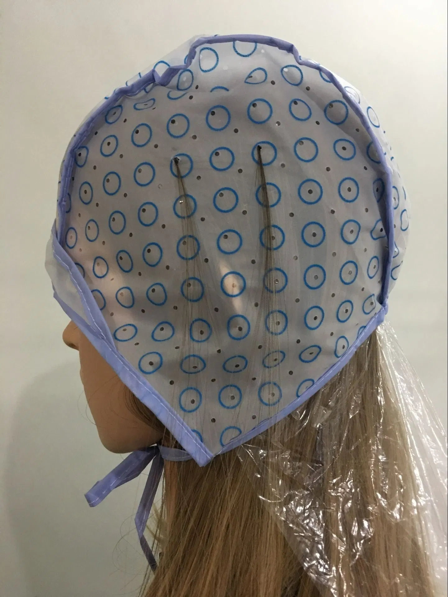 Одноразовая розовая шапочка для мелирования