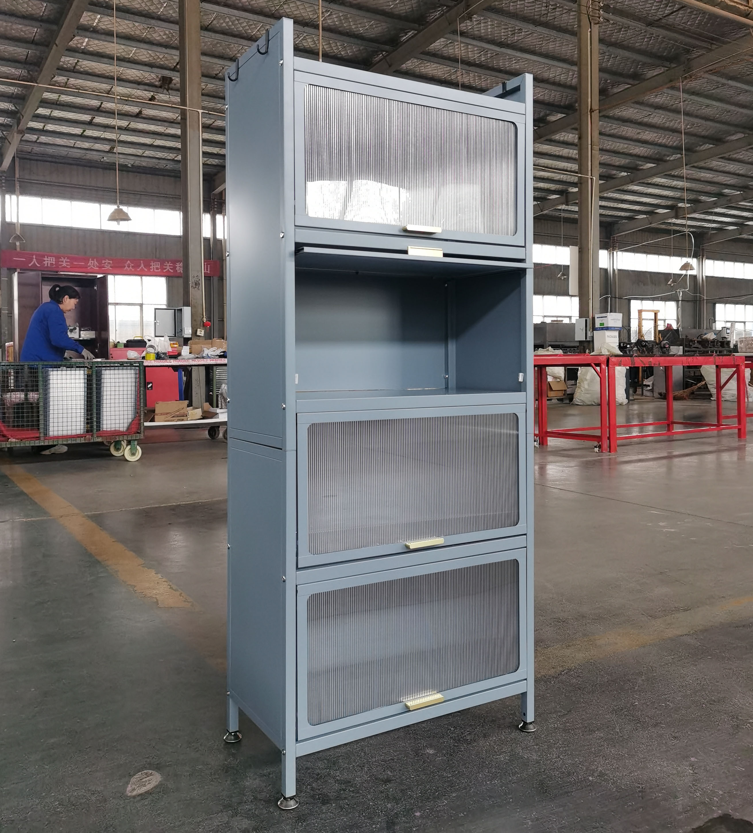 Полка кухонная металлическая с дверцей