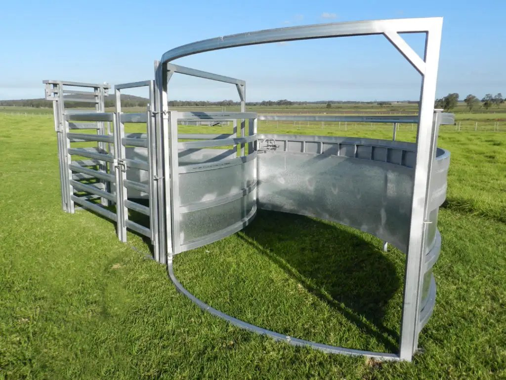 Heavy-Duty Revolving Cattle Sweep for Streamlined Herd Management