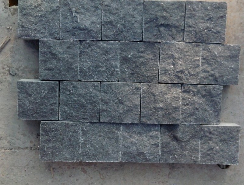 China Black Granite Basalt Cube Stone Cobbles Price for Outdoor Paving