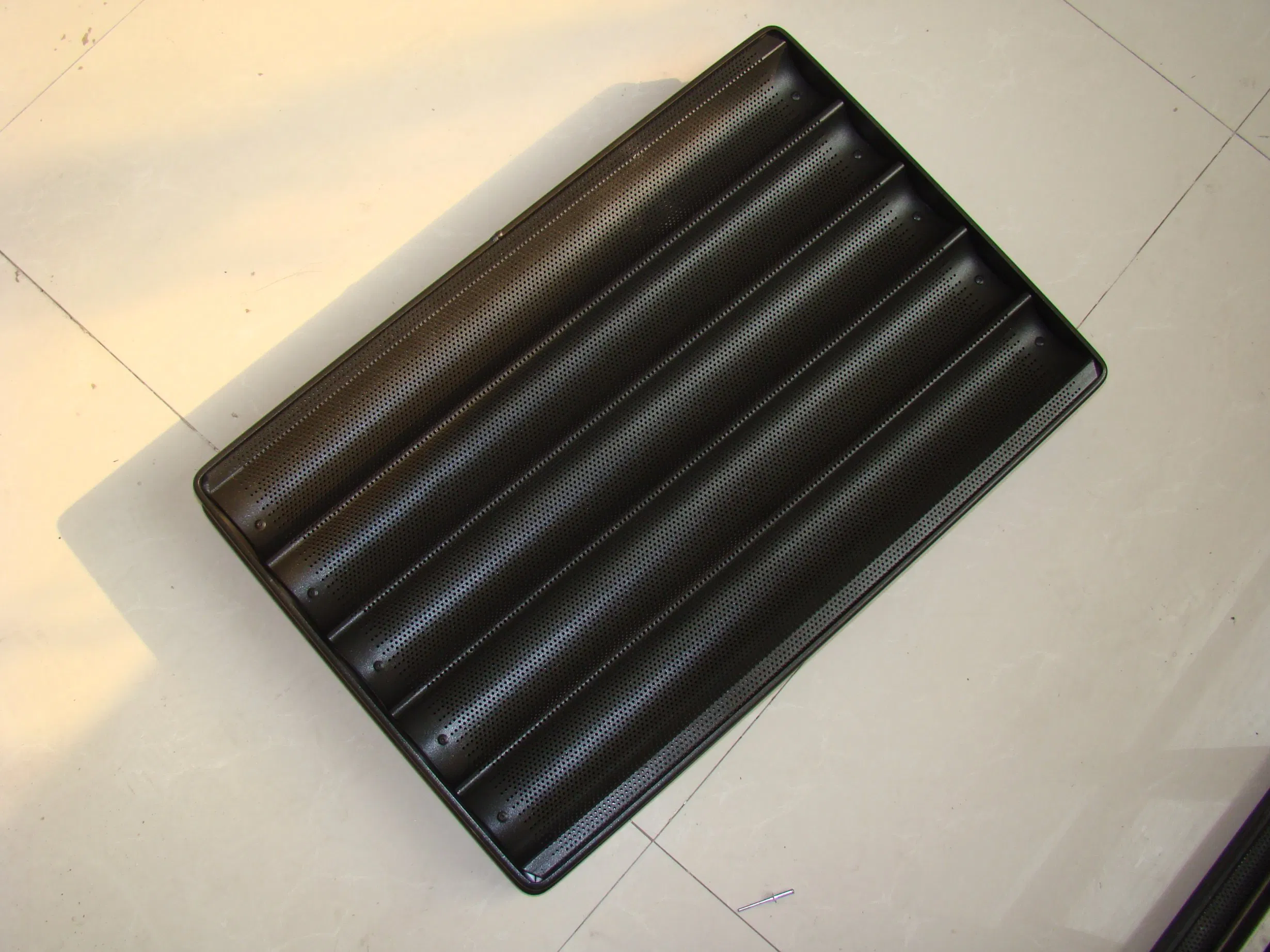 China Manufacturer Aluminum Sheet for Kitchen 400X600 Pizza Pan Tray with Holes