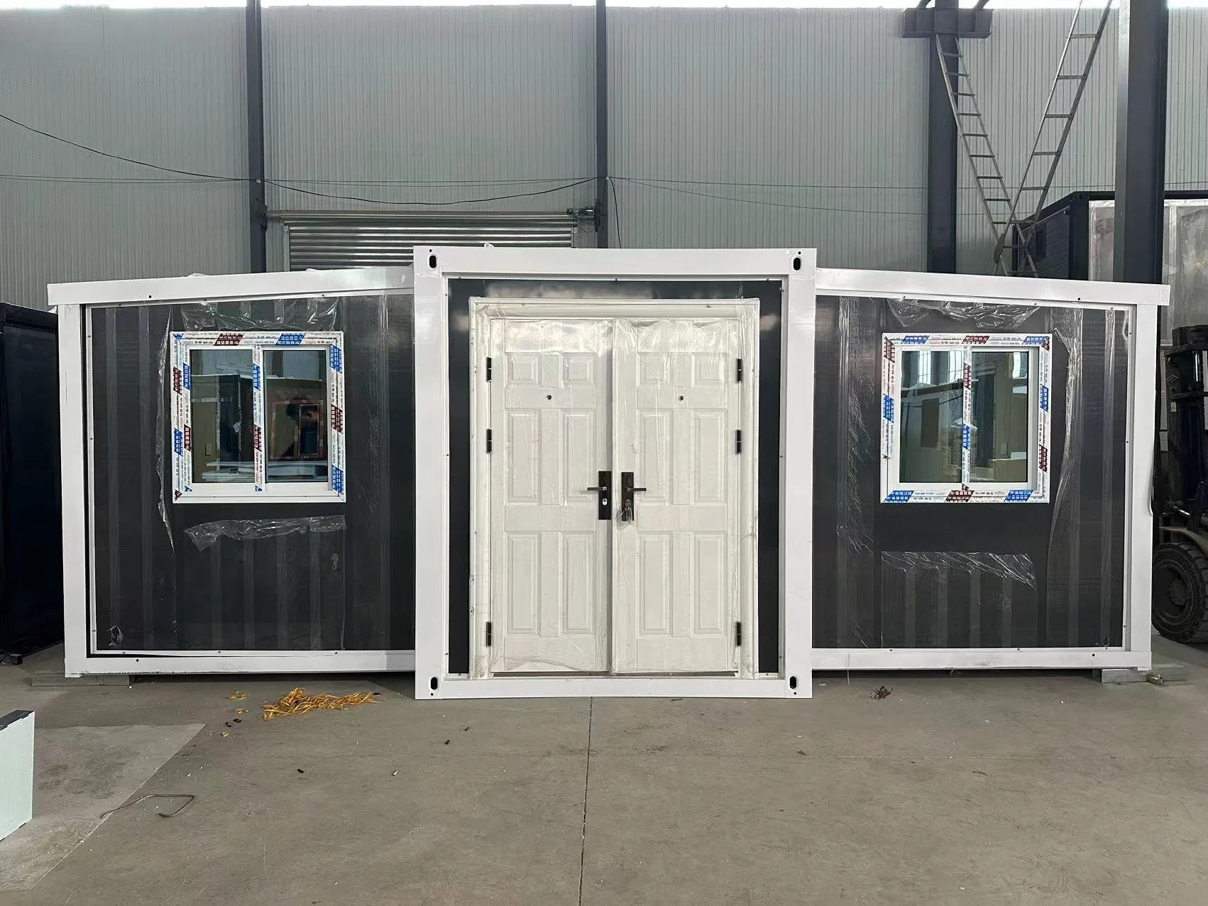 20FT/30FT/40FT Customized Plastic Film Packaging Foldable Expandable Mobile Container House with ISO Expandable Container House