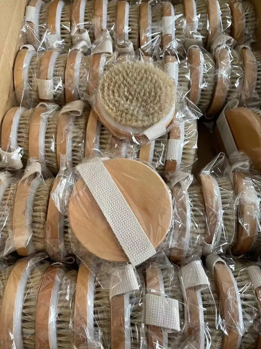 Bathroom Wooden Exfoliating Dry Bath Shower Brush Natural Cactus Bristle Body Clean Brush with Long Handle for Body Brushing