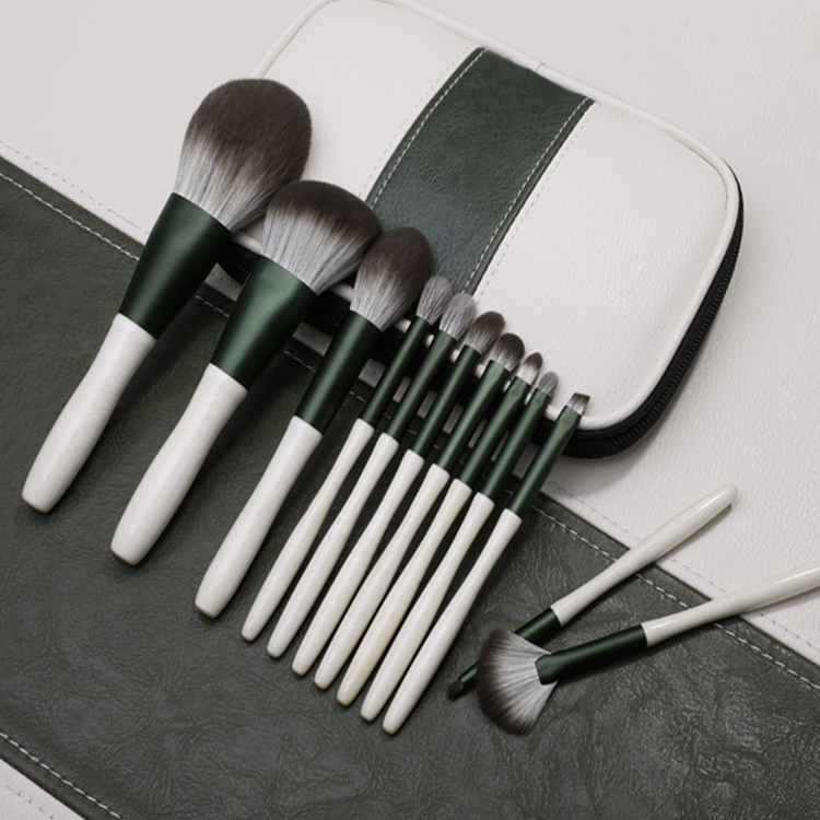 Factory Wholesales 12PCS Personalized Synthetic Hair Wooden Handle Makeup Brush Set