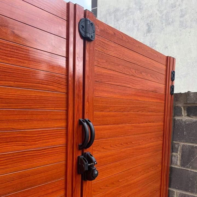 Safetech Hardware Black Key-Lockable Gate Latch