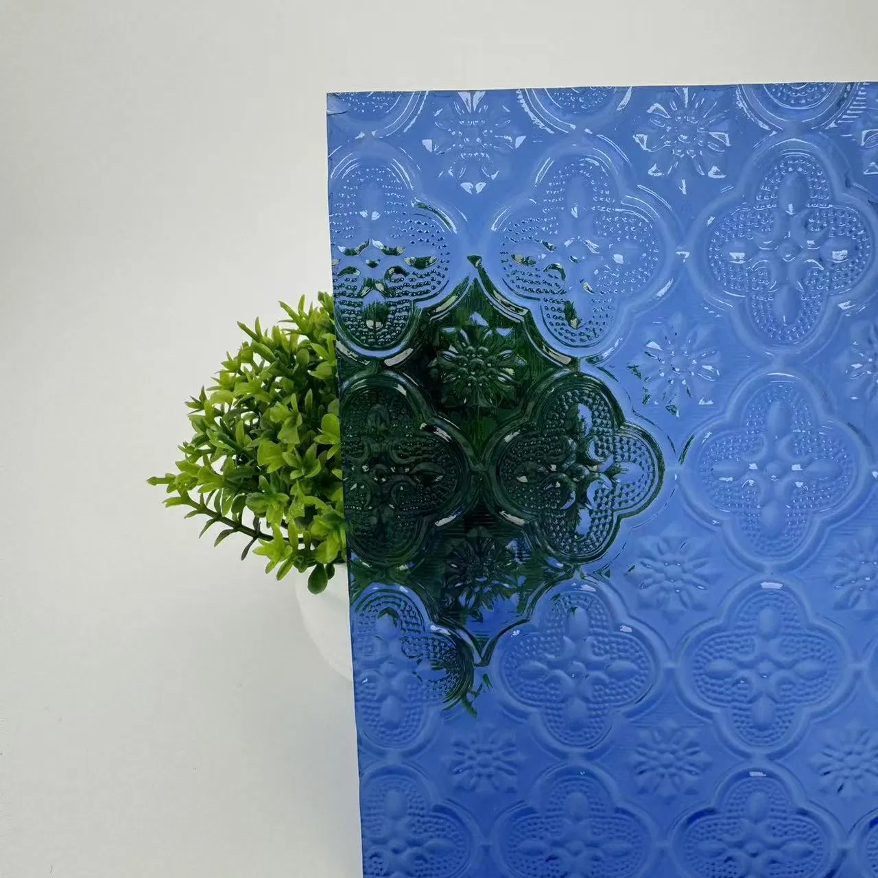 Patterned Art Fused Glass with Different Sizes