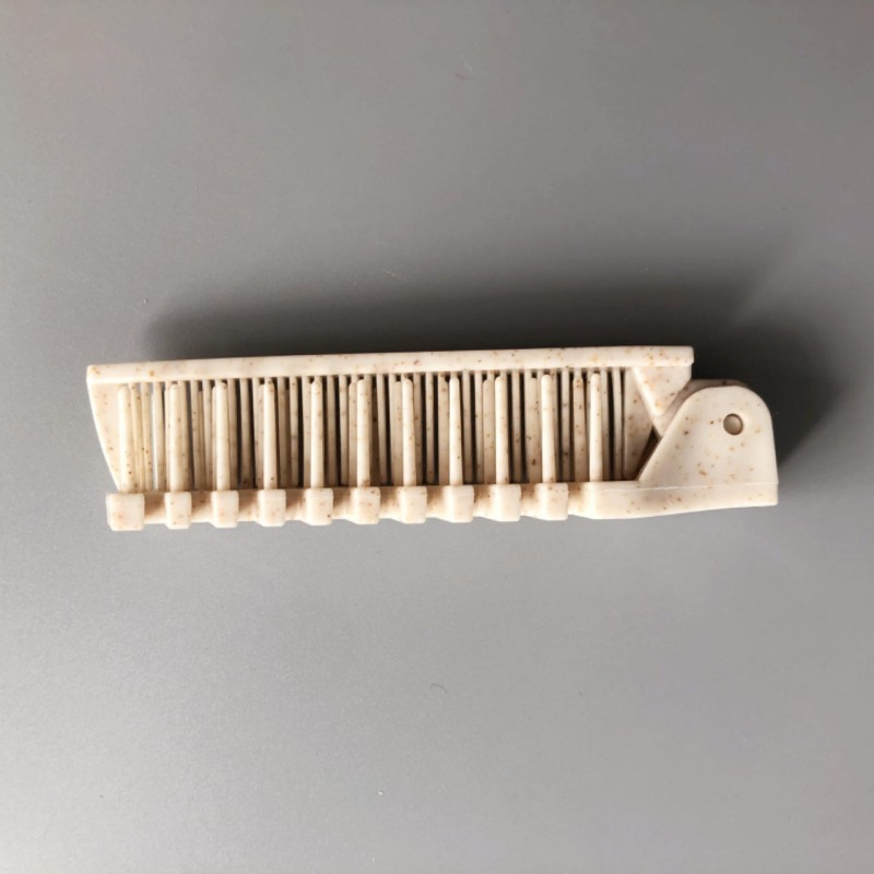 Folded Wheat Straw Comb with Hotel Amenities for Guest Room Using