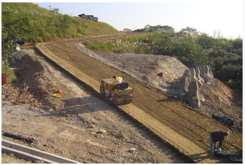 Perforated and Textured Plastic Geocells for Heavy Trucks Traffic Road