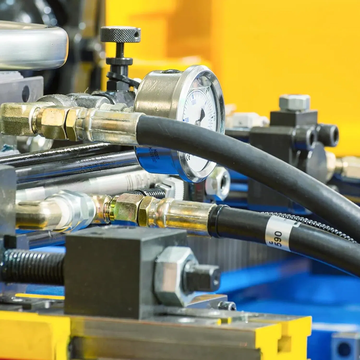 HuaJ Factory OEM Wire Braid High Pressure Hydraulic Pipe Hose Assembly SAE R1AT/R2AT/DIN/EN 1SN/2SN Standard for Construction Machinery