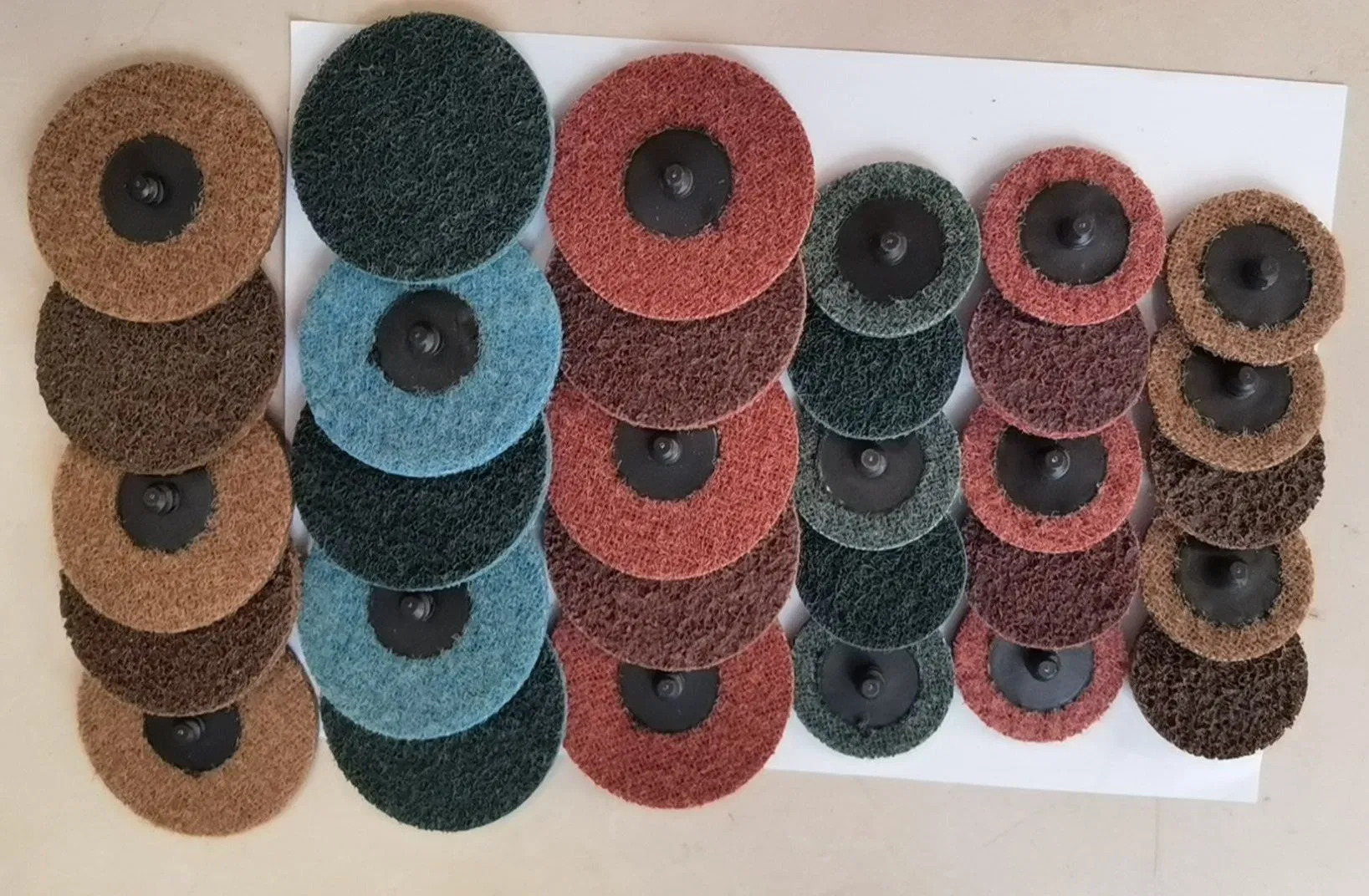 Быстросменный абразивный диск из нетканого материала