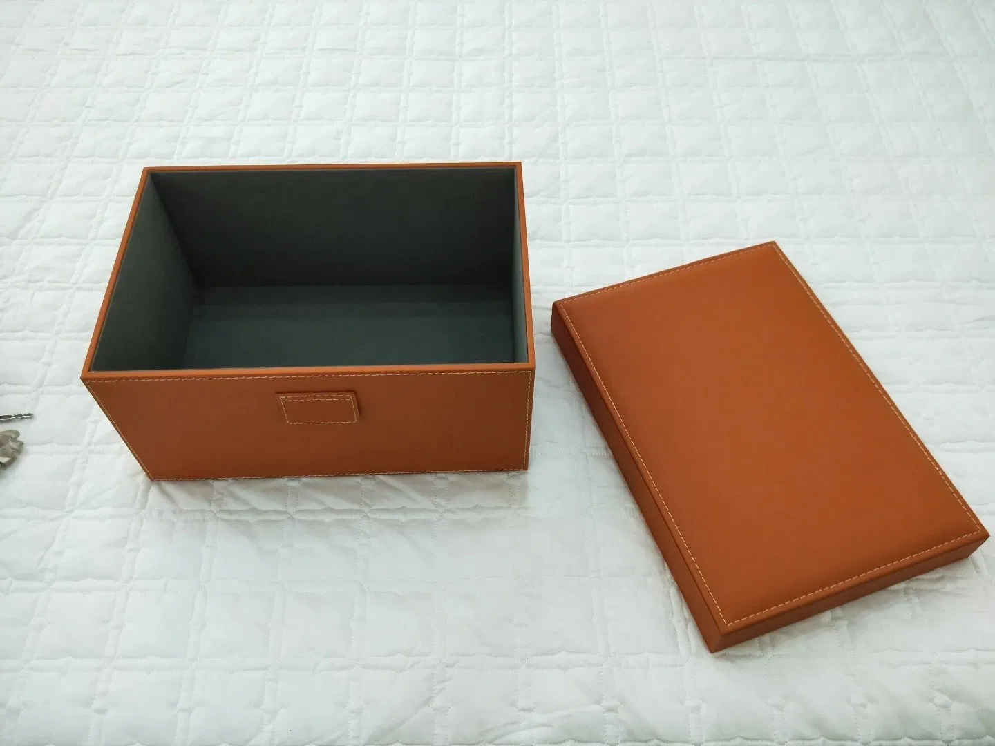 Органайзер для одежды с крышкой и ручкой