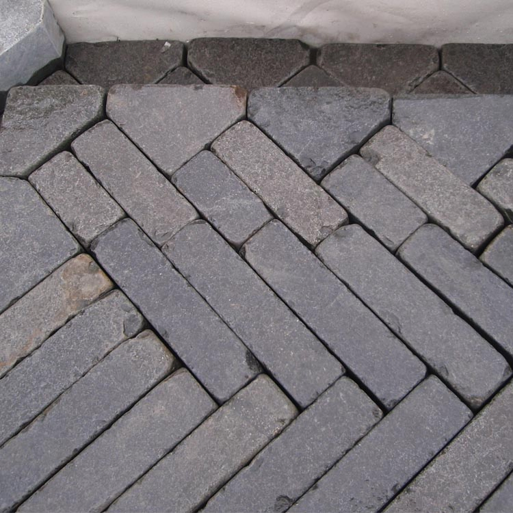 Flamed and Tumbled Black Basalt Stone Bricks for Outdoor Patio Pavers