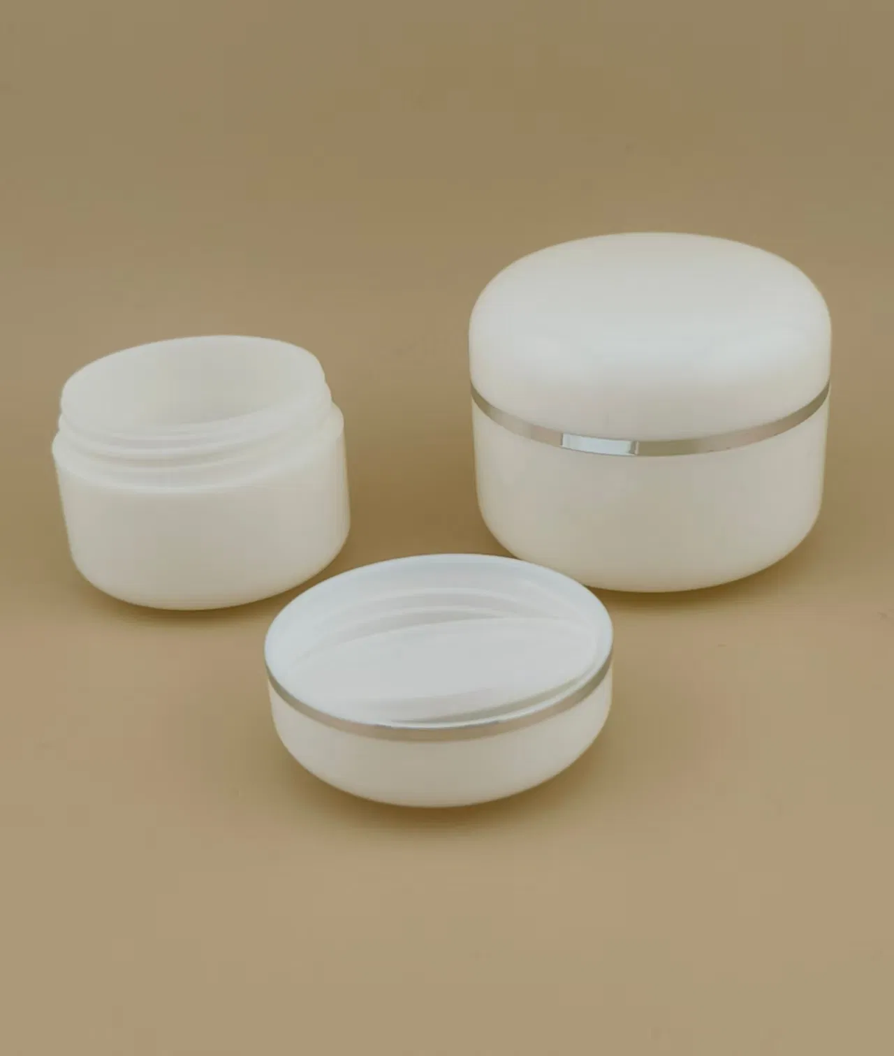 Round-Edged White Plastic Cream Jar with Silvery Edge for Female Lotion