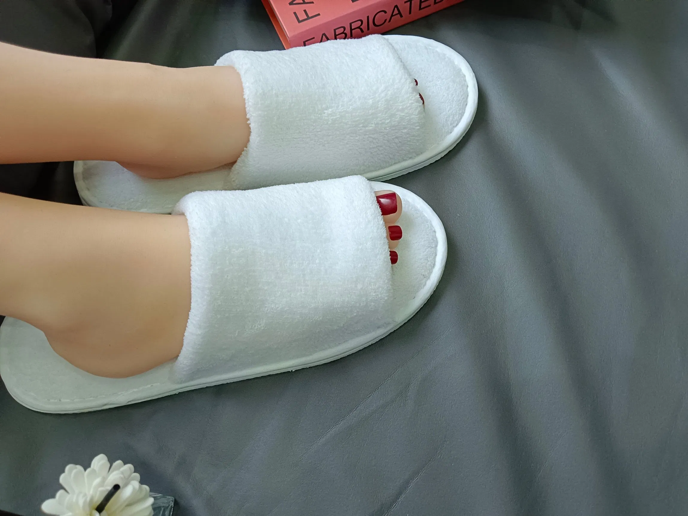 Factory Wholesale Custom White Coral Fleece Velvet Closed Toe Hotel Slippers Disposable Slippers