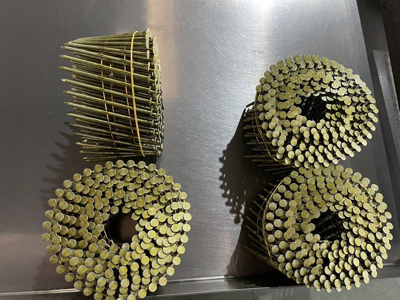 15 Degree 2-1/4 Inch Screw Shank Coil Nail with Yellow Paint