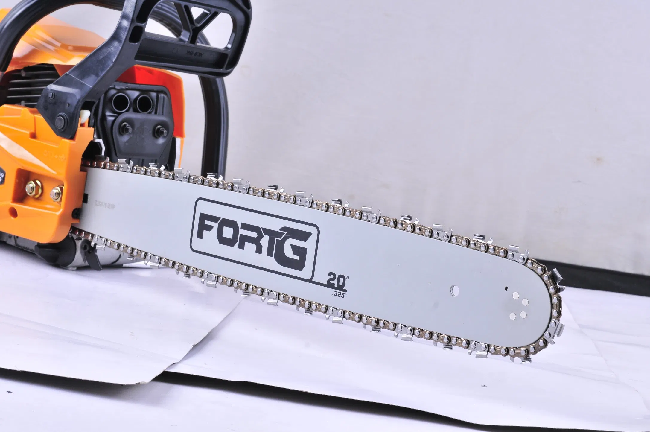 20 Inch Guide Board 2-Stroke Engine Gasoline 51.2cc Chain Saw for Wood Cutting