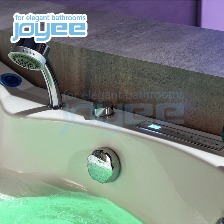 Угловая ванна Jacuzi Joyee на 2 персоны с массажем