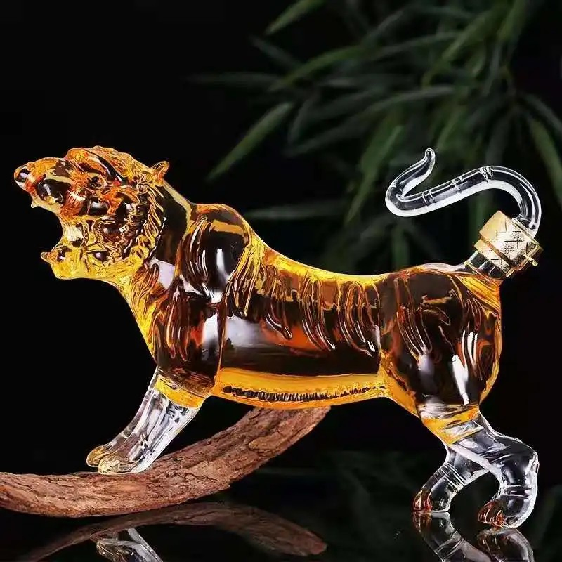 Custom Tiger Shaped High Borosilicate Glass Handblown Lead-Free Whiskey Bottles Decanters