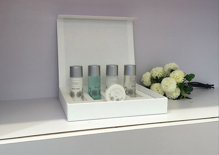 Complete Hotel Amenity Set: Shampoo Conditioner Shower Gel Lotion