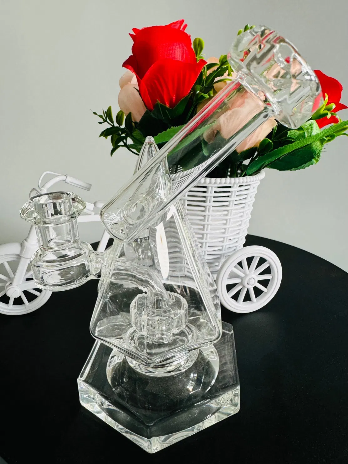 Premium Handcrafted Glass Water Pipe for Smooth Smoking Experience New Item