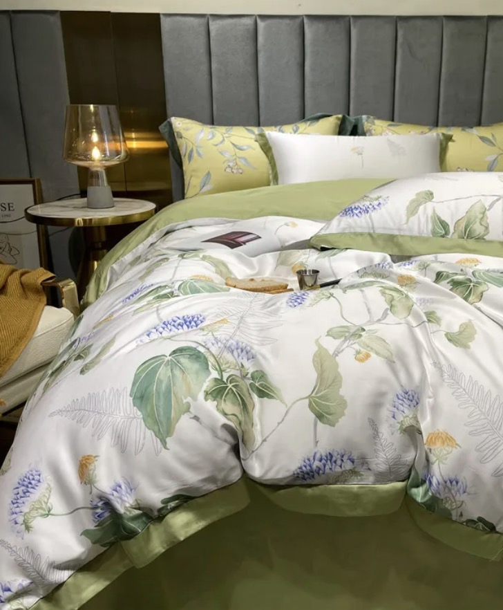 Luxurious All-Season Goose Down Comforter with Silk Cover