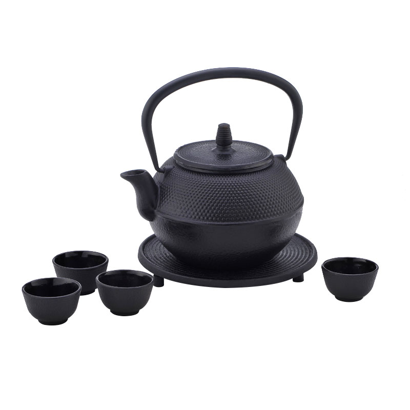 Чайный набор из чугуна с эмалированными чашками