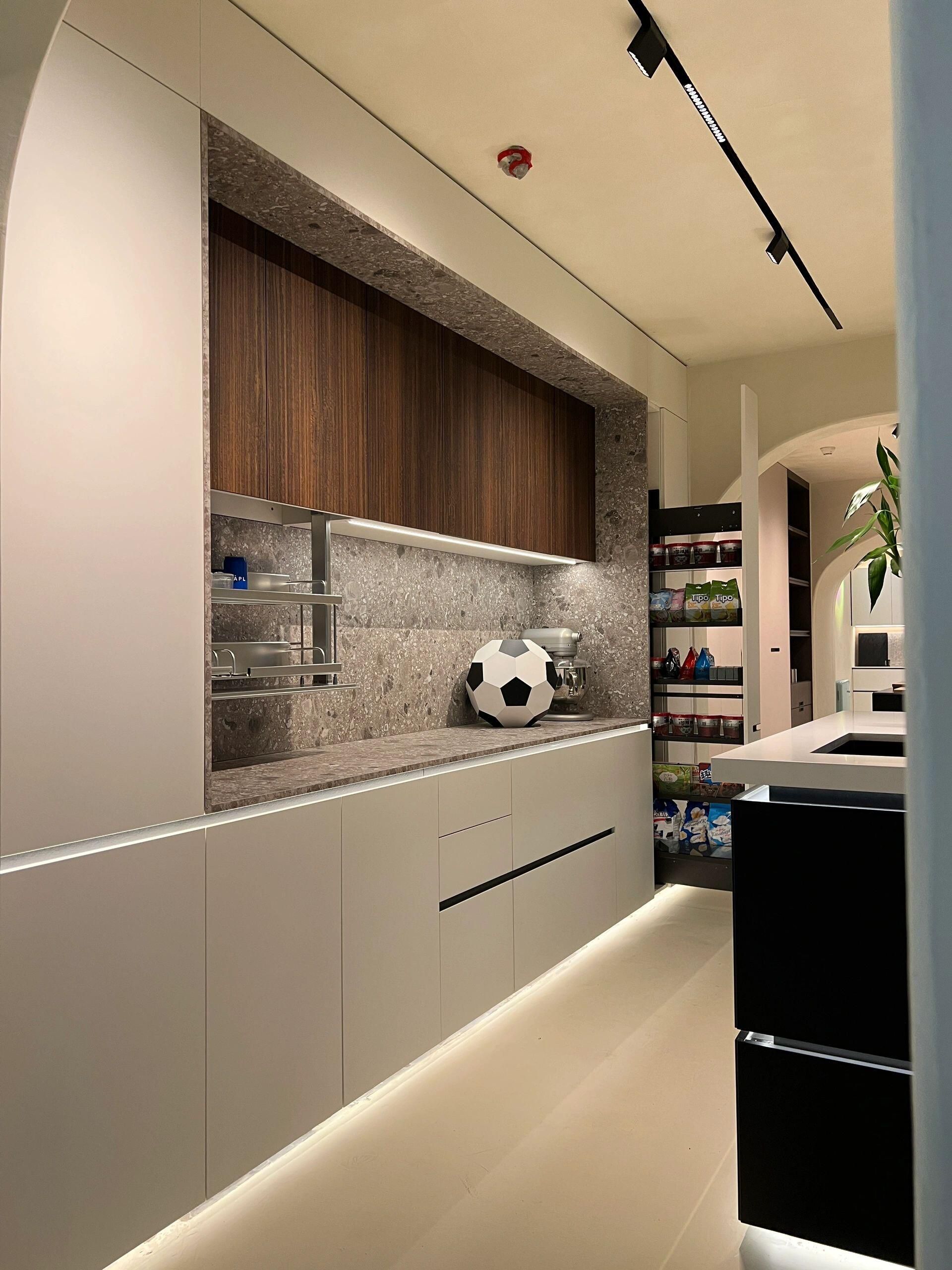 Мебель для столовой комплект стол стулья