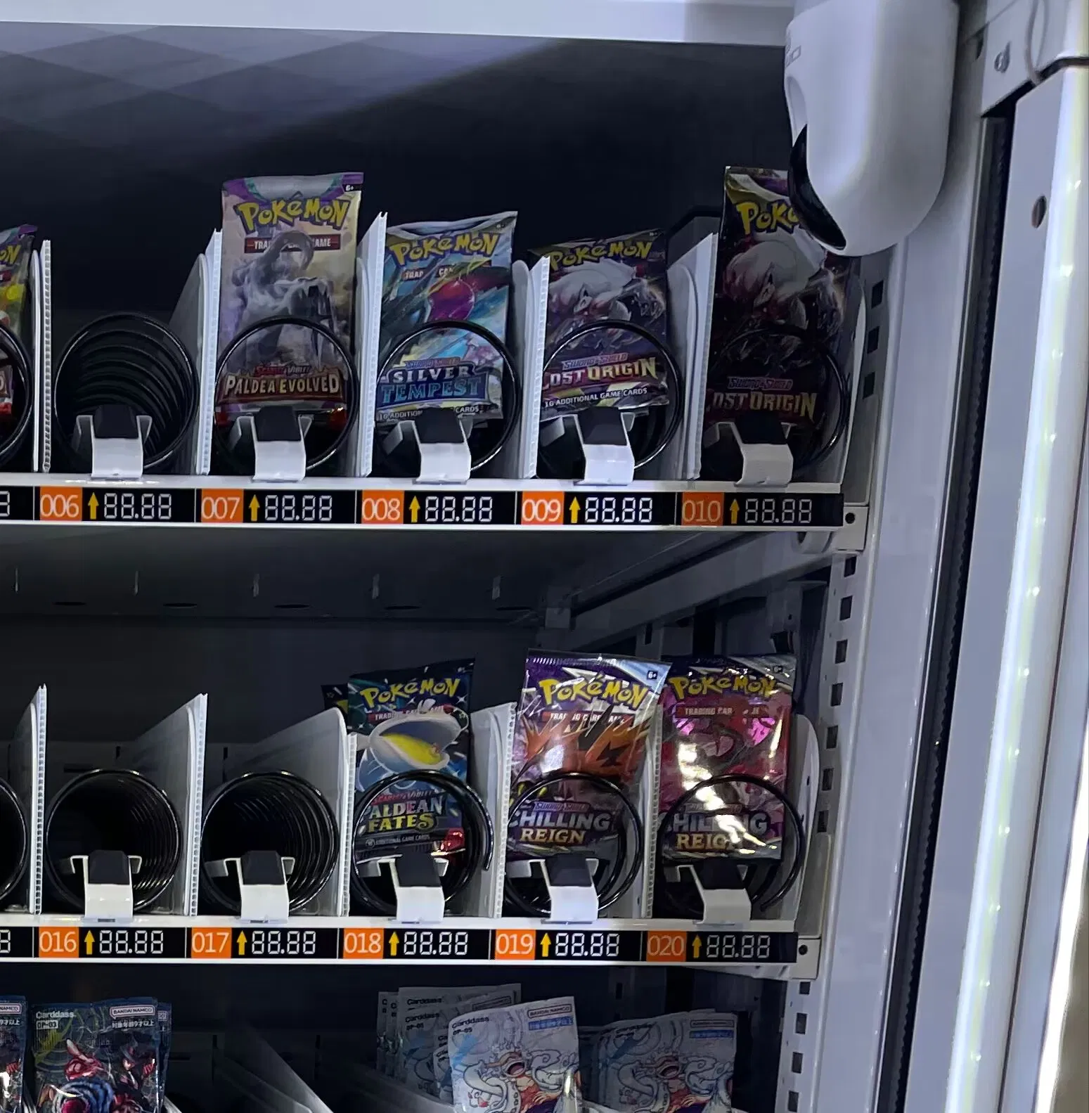 Focusvend Offer Custom Made Pokemon Vending Machine for Trading Card Cartoon Card