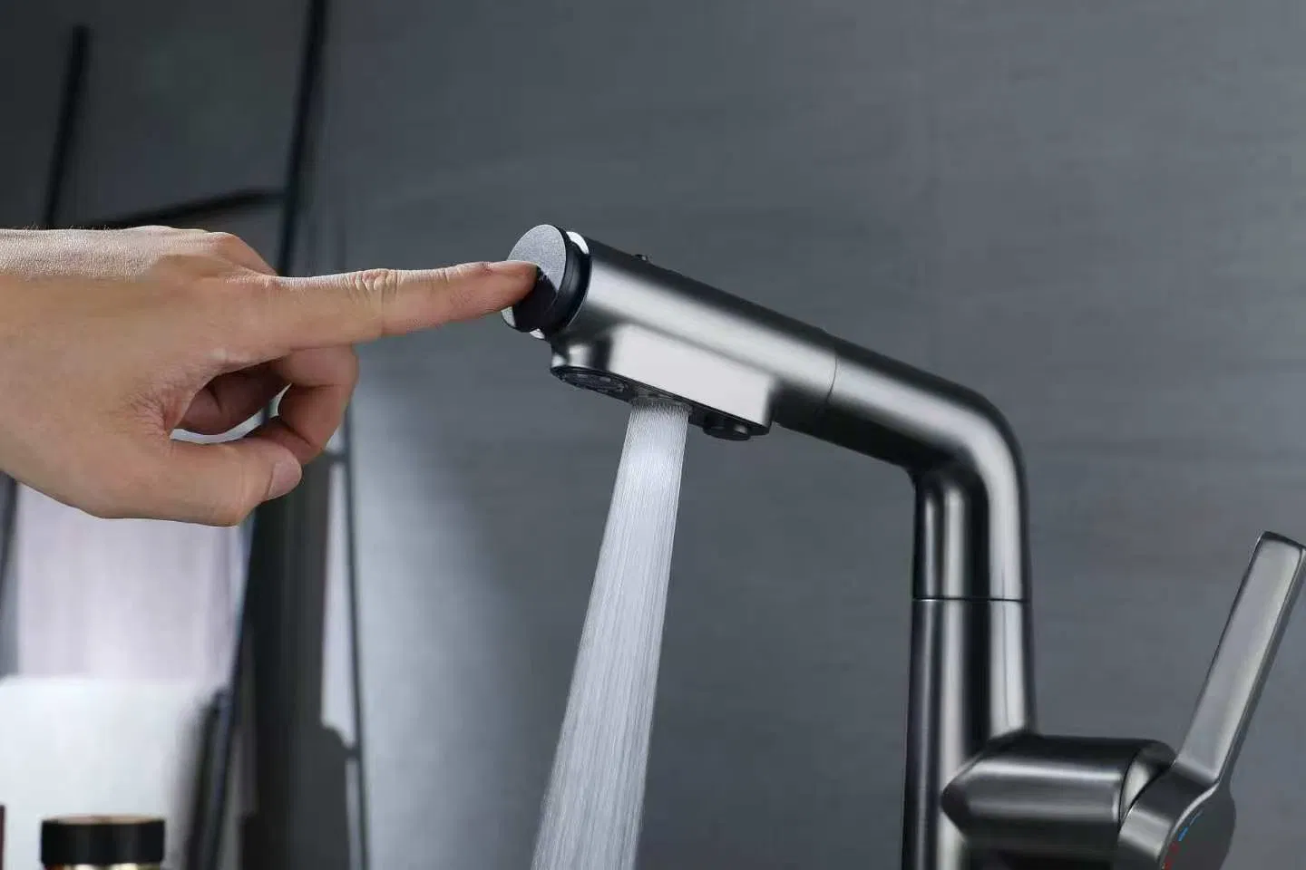 Single Lever Handle Metal Gray Finish Pull Down Swiveled Spout Deck Mounted Basin Sink Taps Mixer