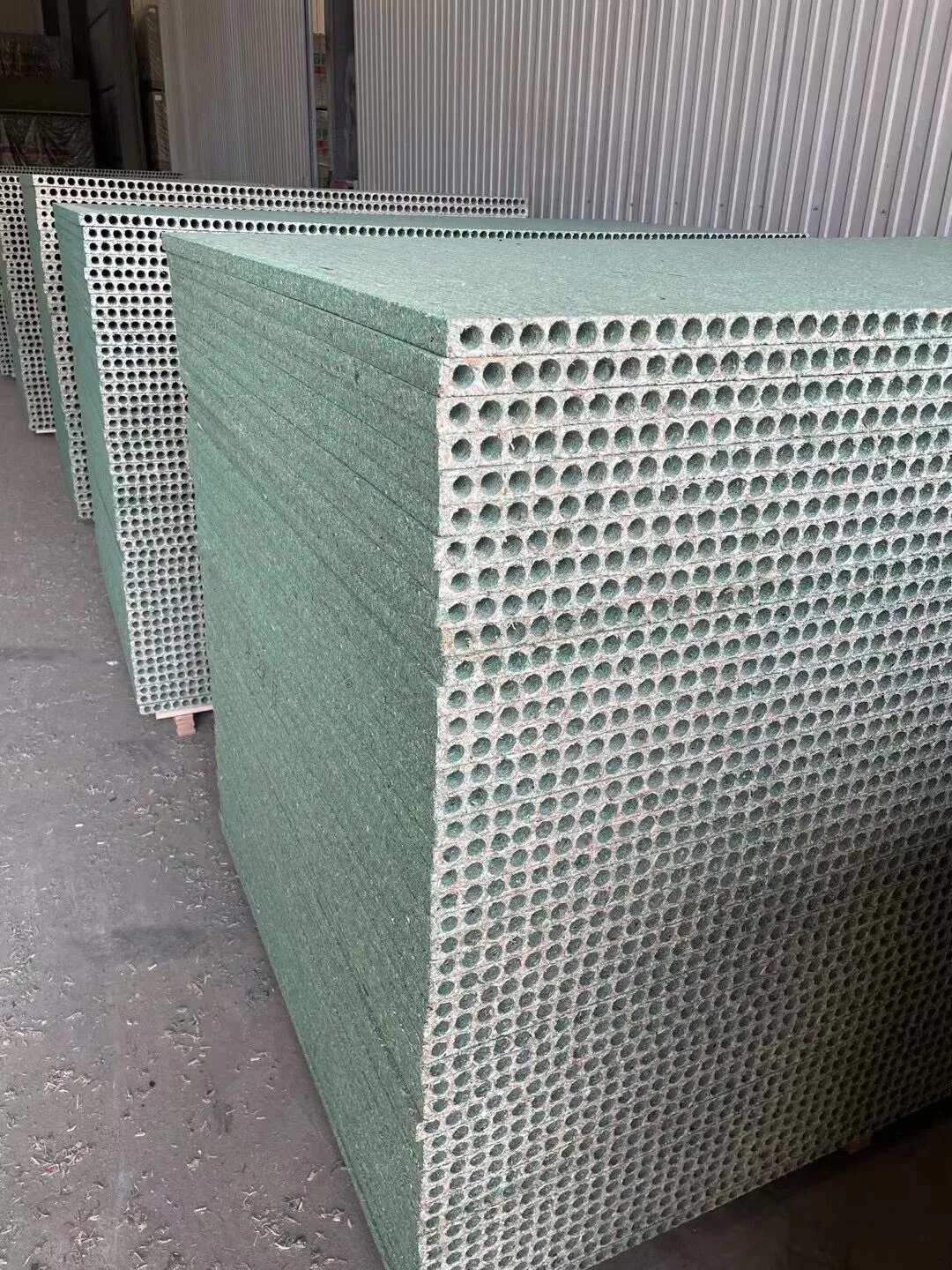 Moisture Proof Hollow Particleboard 2090*1180 mm Hollow Chip Board