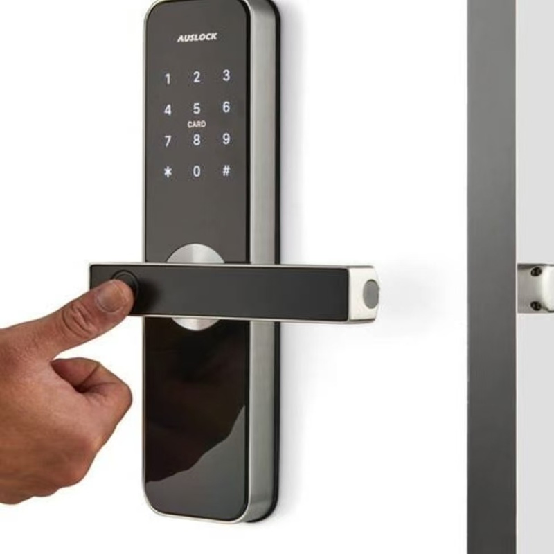 Auto-Lock Smart Lock for Safety