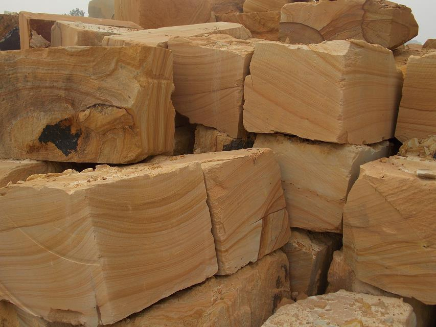 Saw-Cutting Honed Yellow/Beige/Grey/Red/Brown Wood-Grain Sandstone for Wall Decoration or Pavement