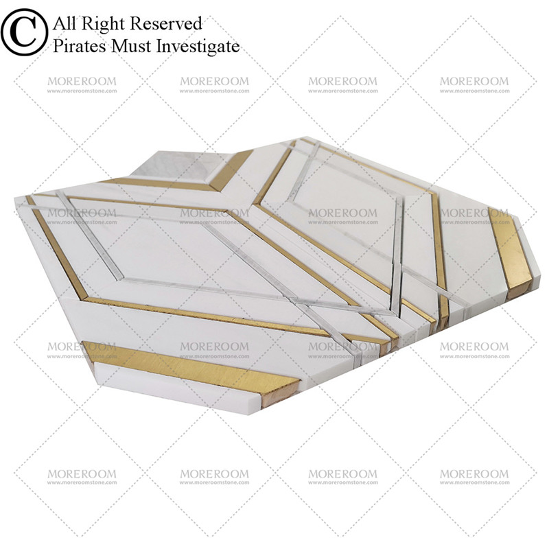 Мозаика из белого мрамора с латунной инкрустацией для ванной