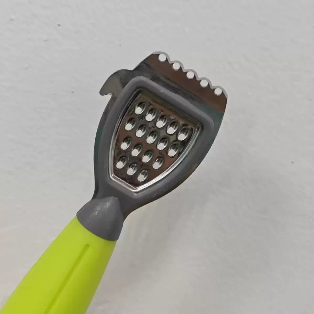 Двусторонняя тёрка-соковыжималка для лимона