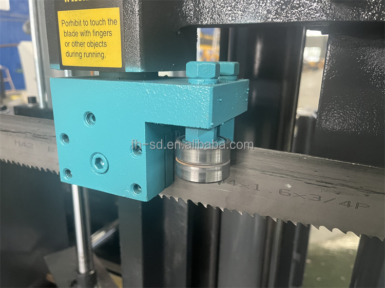 Ленточная пила по металлу автоматическая