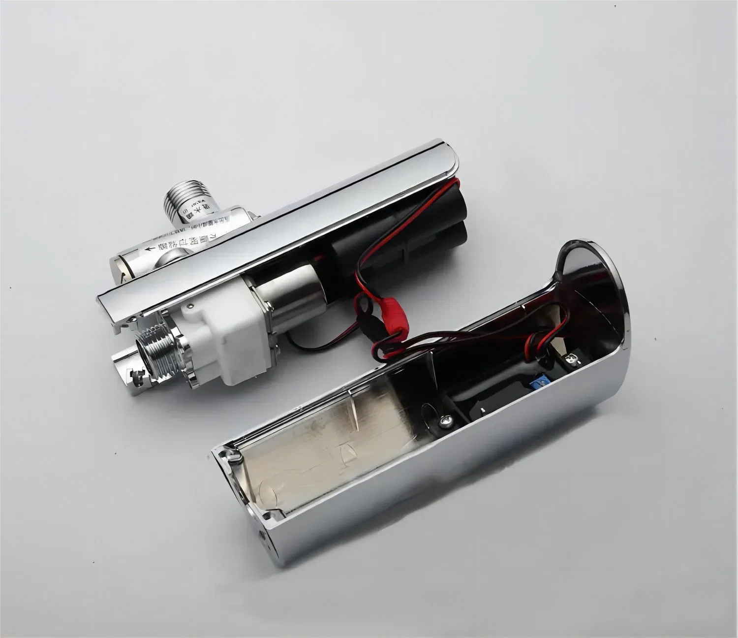 Xfdz Good Price Battery Automatic Flusher Urinal Auto Sensor Flush Valves