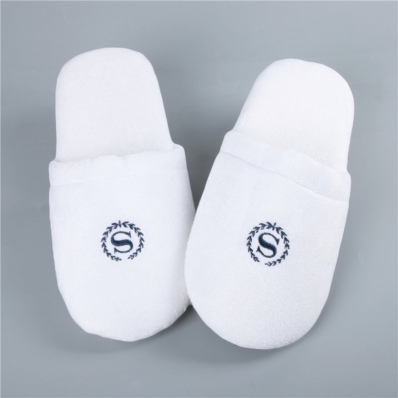 OEM Custom Embroidered Luxury Disposable Hotel White Terry Towel Fabric Disposable SPA Bedroom Hospital Hotel Guest Slippers