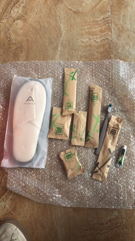 Combination Pack of Toothpaste, Anti-Static Shampoo, and Slipper