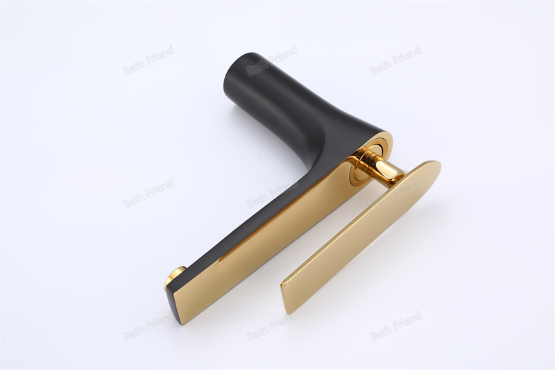 Black and Gold Color European Style Brass Faucet Bathroom Basin Faucet Simple Style High End Water Basin Faucets