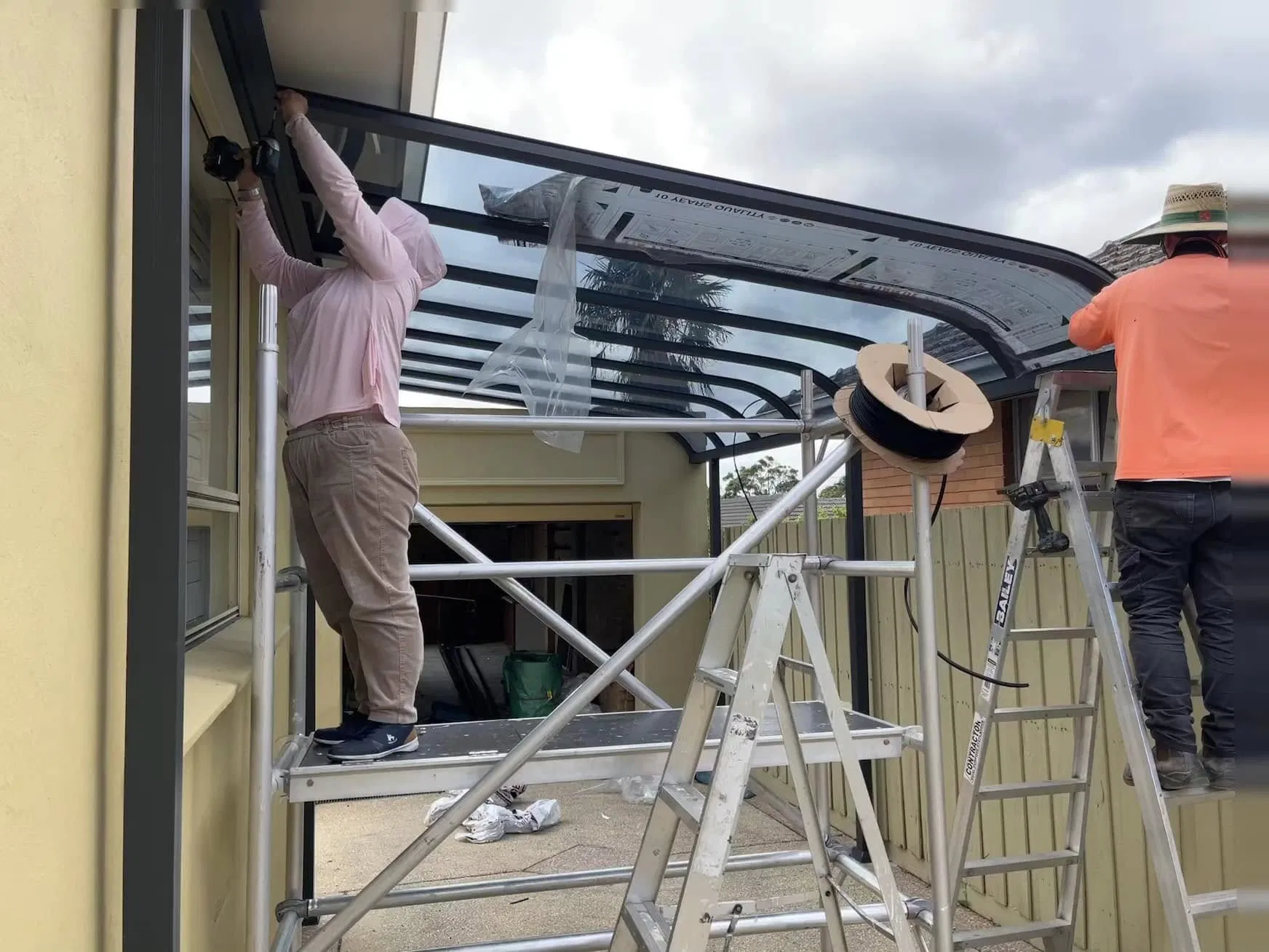 Polycarbonate Translucent Shield Canopy for Aluminum Alloy Weather Barrier