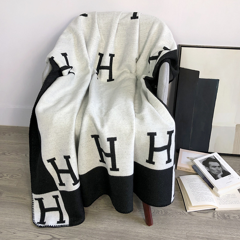 Classic H Letter Pure Wool Woolen Turkish Cashmere Throw Blanket 160X135 Cm