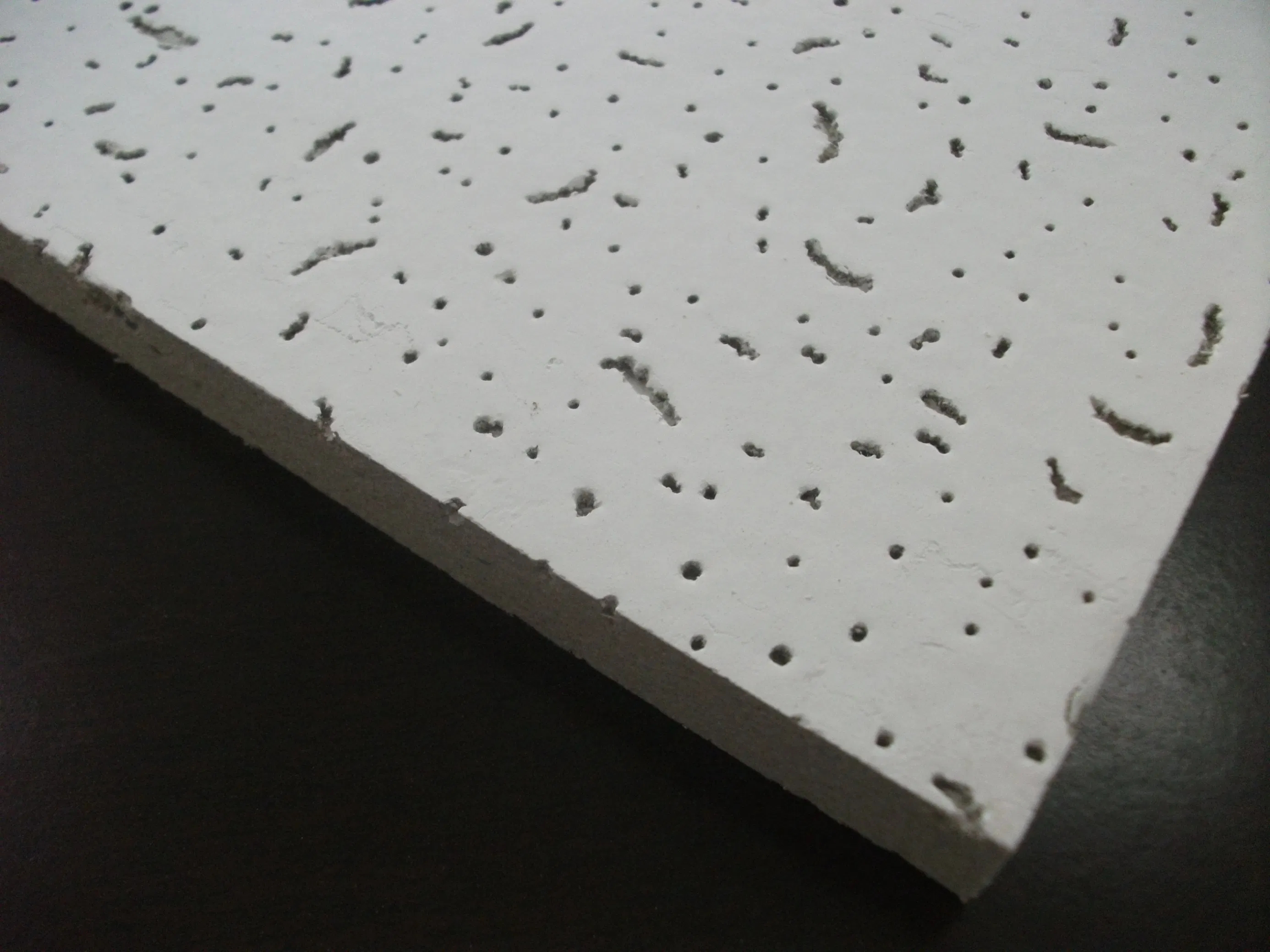 High-Quality Mineral Fiber Ceiling Board for Sound Absorption