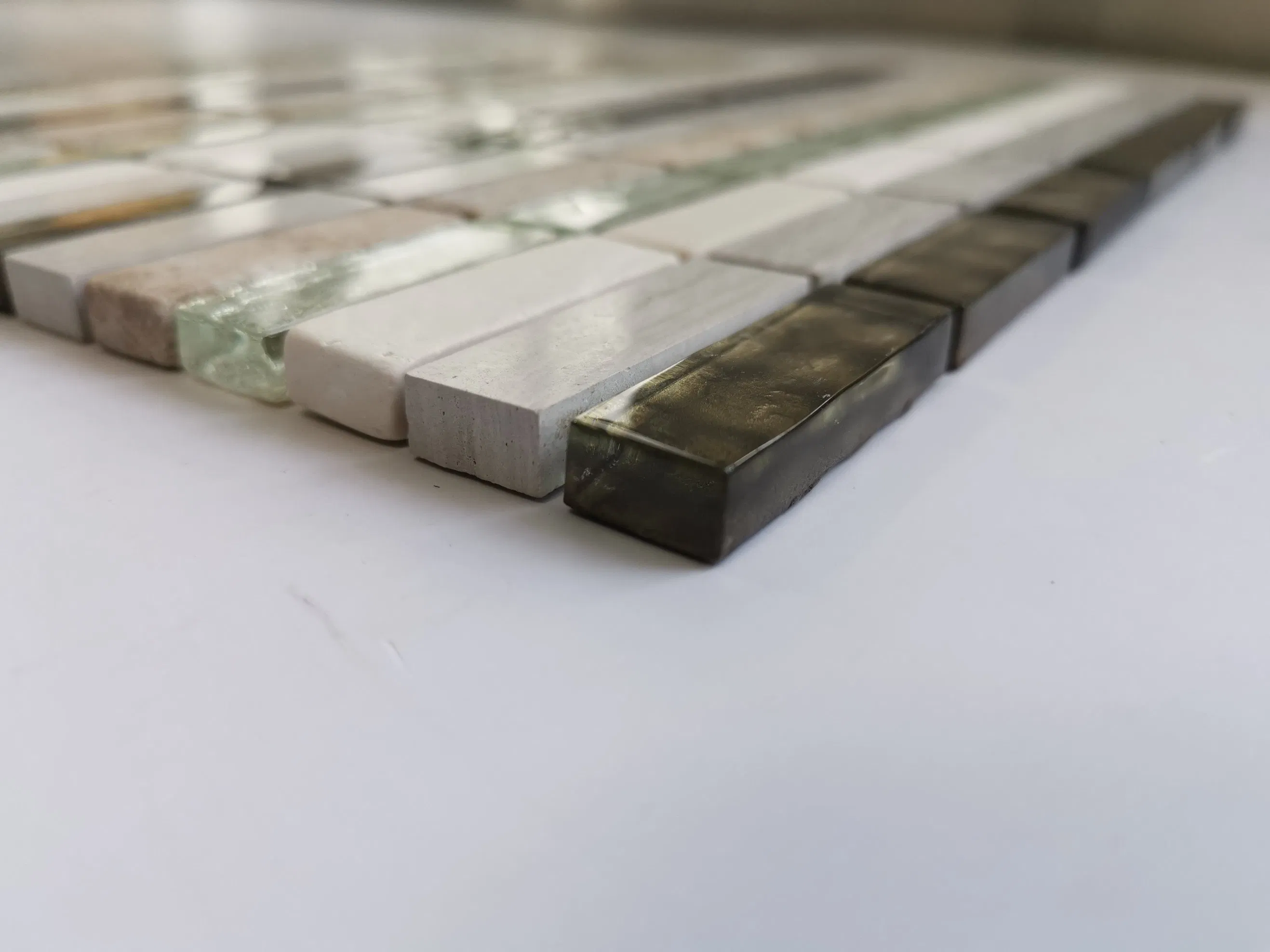 Мозаика из стекла и мрамора Linear Strips для стен и пола