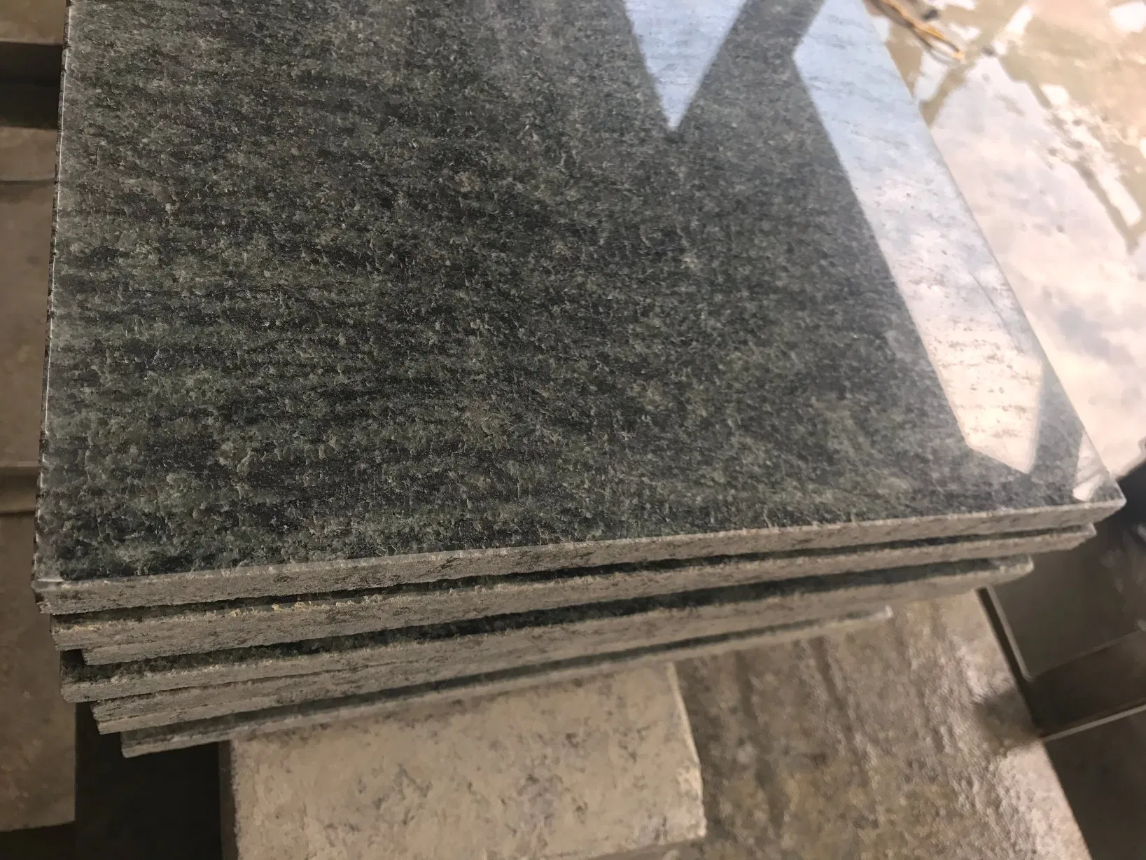 Polished Olive Green Granite Tile for Wall and Flooring