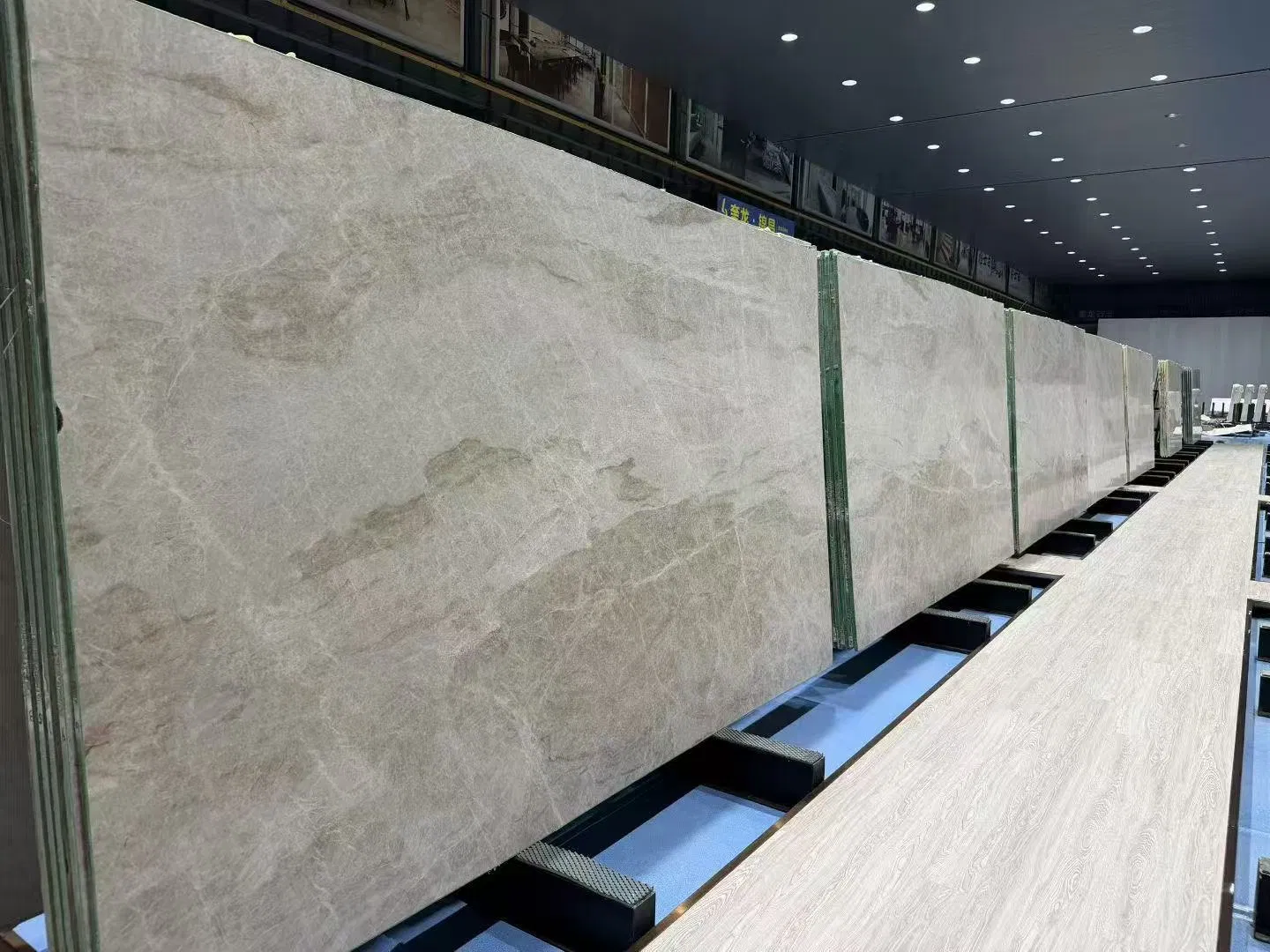 Luxury Polished Taj Mahal Quartzite Kitchen Countertops and Marble Slabs in 2cm