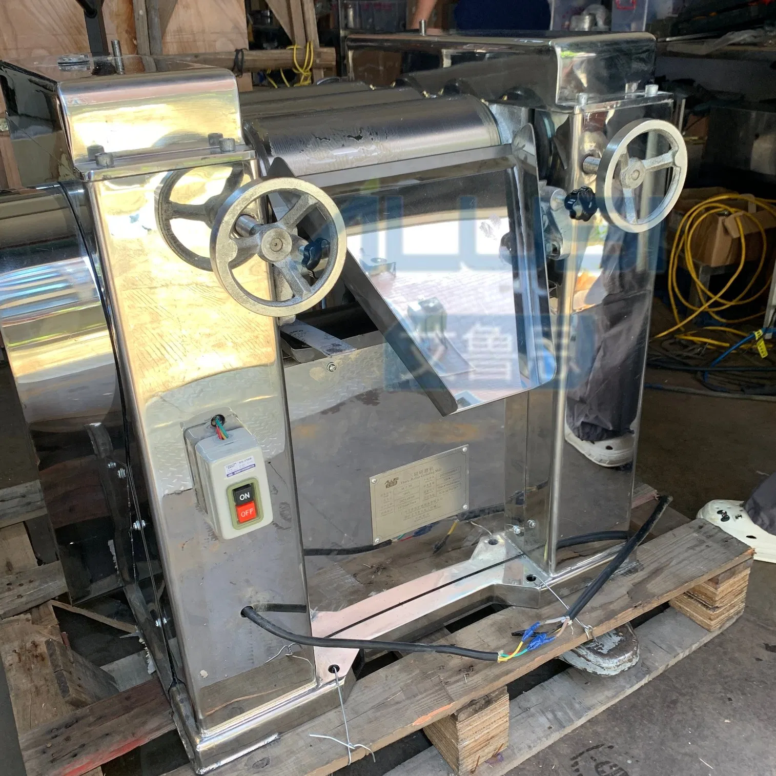 Лабораторная трехвалковая мельница S65/150 Cosmati