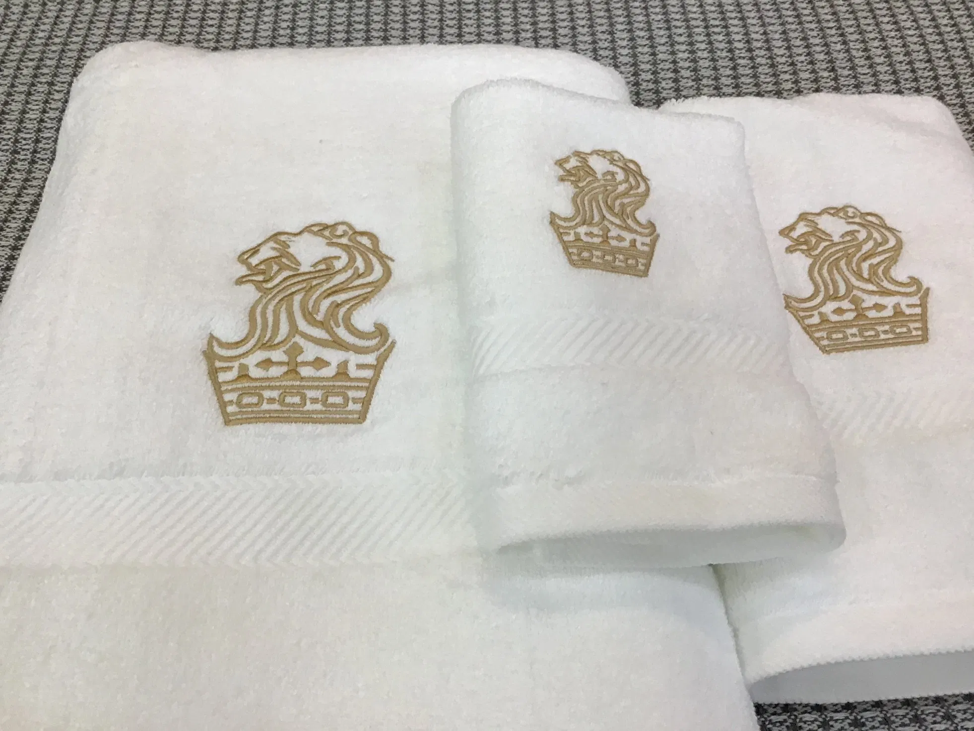 Factory Wholesales Cotton Bath Luxury Banded Eco-Friendly Soft and Strong Water Absorption Hotel Towel